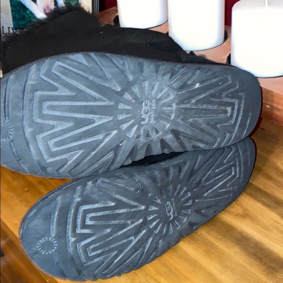 🛑SOLD🛑Women’s Black Tall Uggs with Bows - Picture 7 of 7